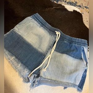 Drawstring two toned shorts